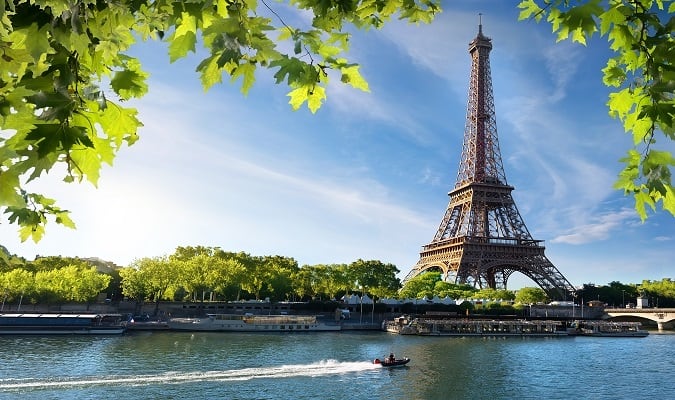 O nome francês da torre é La Tour Eiffel